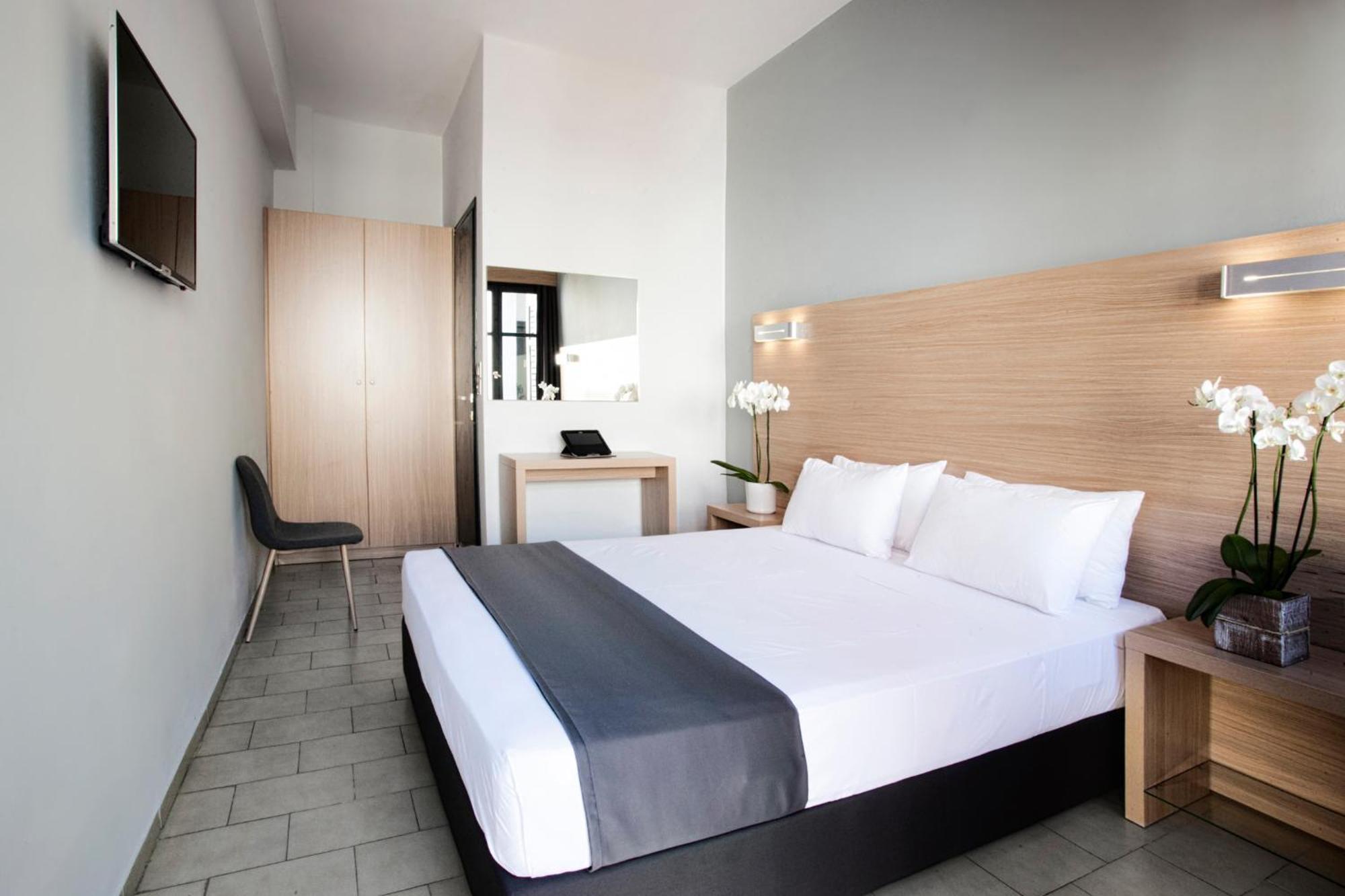 Atlas Suites Skiathos Town Exterior photo